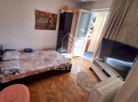 Apartament cu 3 camere, semidecomandat, centrala proprie, zona Iosefin