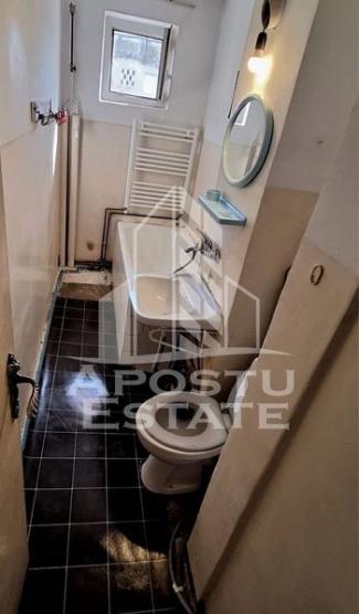 Apartament cu 3 camere, semidecomandat, centrala proprie, zona Iosefin