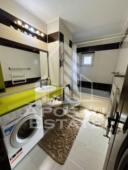 Apartament cu 3 camere, 2 bai, decomandat, situat in zona Soarelui