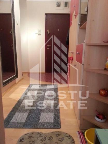 Apartament cu o camera decomandat, in zona Dambovita, etajul intai