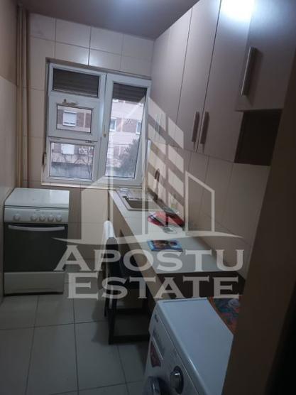 Apartament cu 2 camere, etajul 1, zona Dacia