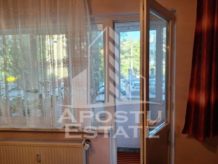 Apartament 3 camere, parter inalt, zona Dacia