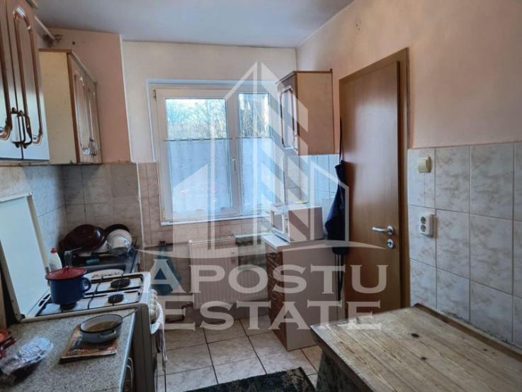 Apartament 3 camere, parter inalt, zona Dacia