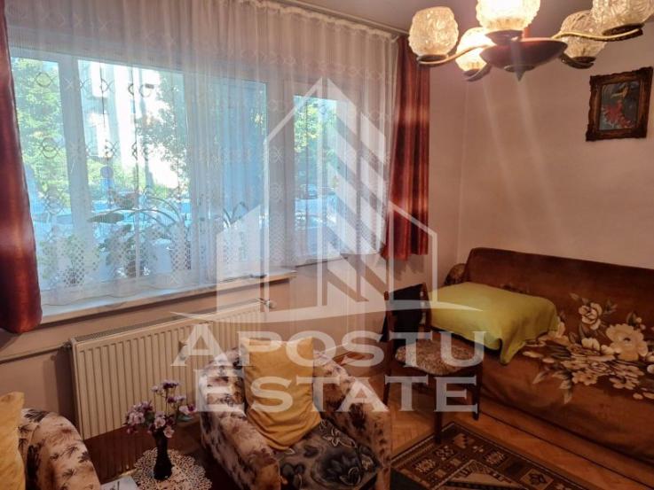 Apartament 3 camere, parter inalt, zona Dacia