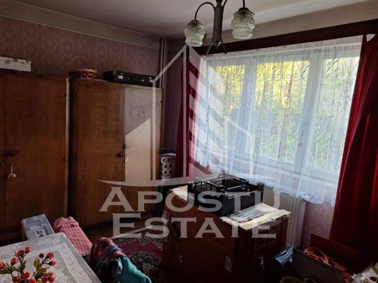 Apartament 3 camere, parter inalt, zona Dacia