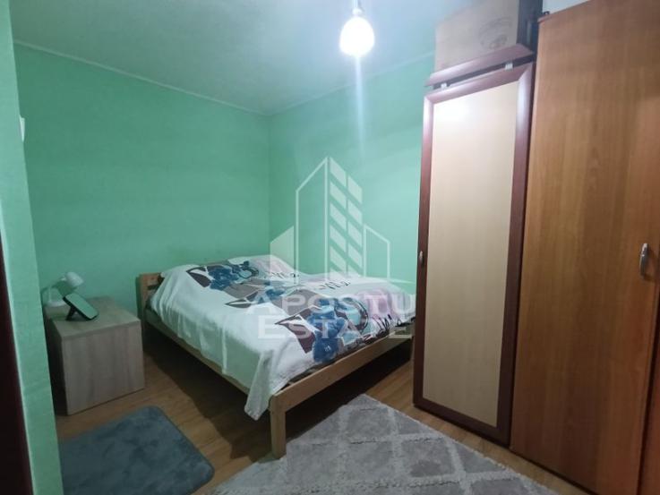 Apartament 3 camere, centrala proprie, mobilat si utilat, zona Sagului