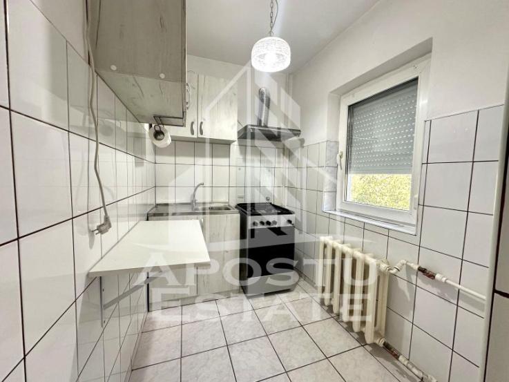 Apartament cu o camera, etajul 3, zona Girocului