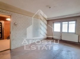 Apartament 4 camere, etaj intermediar, centrala proprie, zona Lipovei