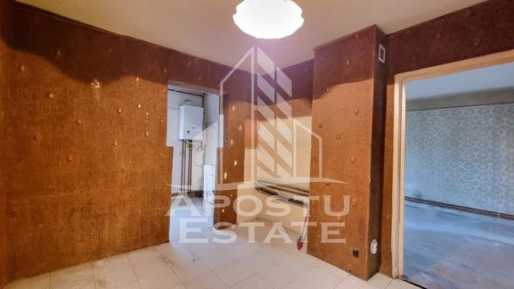 Apartament 4 camere, etaj intermediar, centrala proprie, zona Lipovei