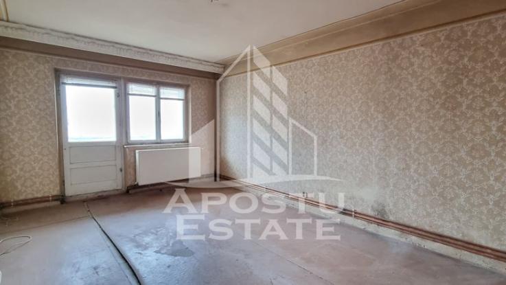 Apartament 4 camere, etaj intermediar, centrala proprie, zona Lipovei