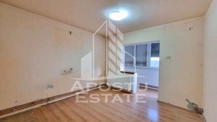 Apartament 4 camere, etaj intermediar, centrala proprie, zona Lipovei