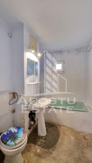 Apartament 4 camere, etaj intermediar, centrala proprie, zona Lipovei