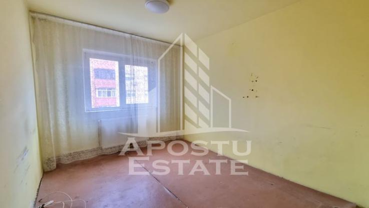 Apartament 4 camere, etaj intermediar, centrala proprie, zona Lipovei