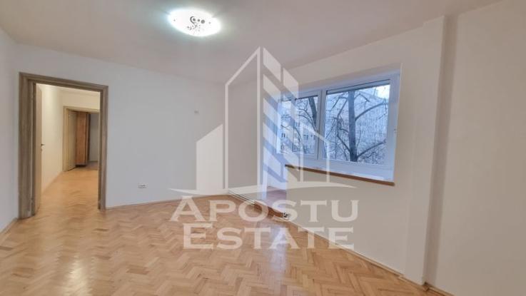 Apartament 3 camere, etaj intermediar, zona Circumvalațiunii