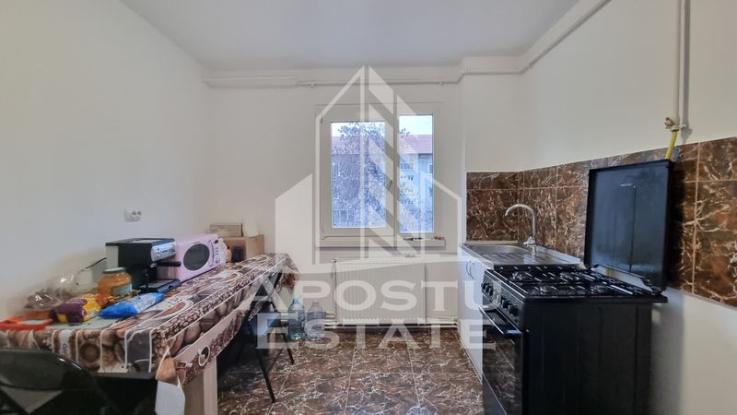 Apartament 3 camere, etaj intermediar, zona Circumvalațiunii