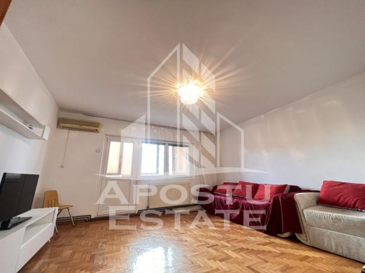 Apartament cu 3 camere, centrala proprie, zona Bucovina