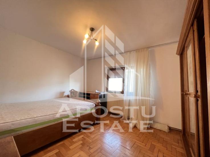 Apartament cu 3 camere, centrala proprie, zona Bucovina