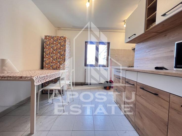 Apartament cu 3 camere, centrala proprie, zona Bucovina