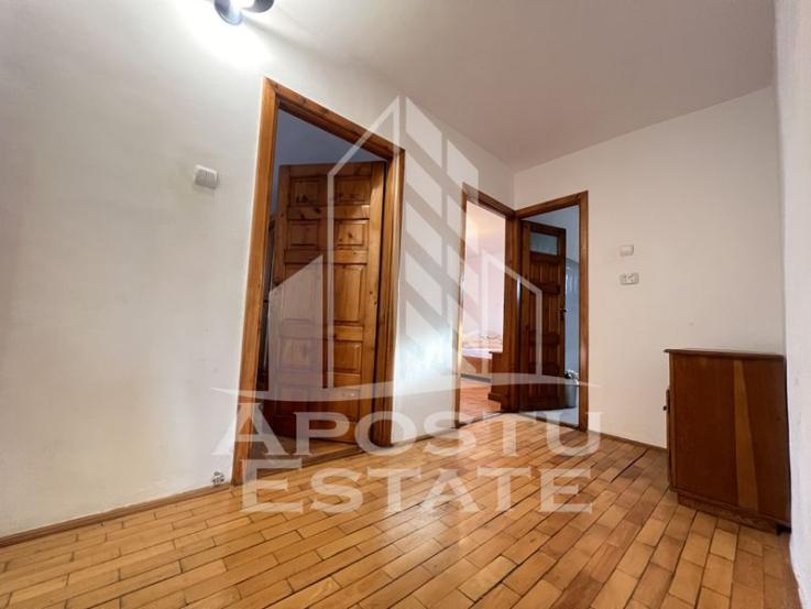 Apartament cu 3 camere, centrala proprie, zona Bucovina