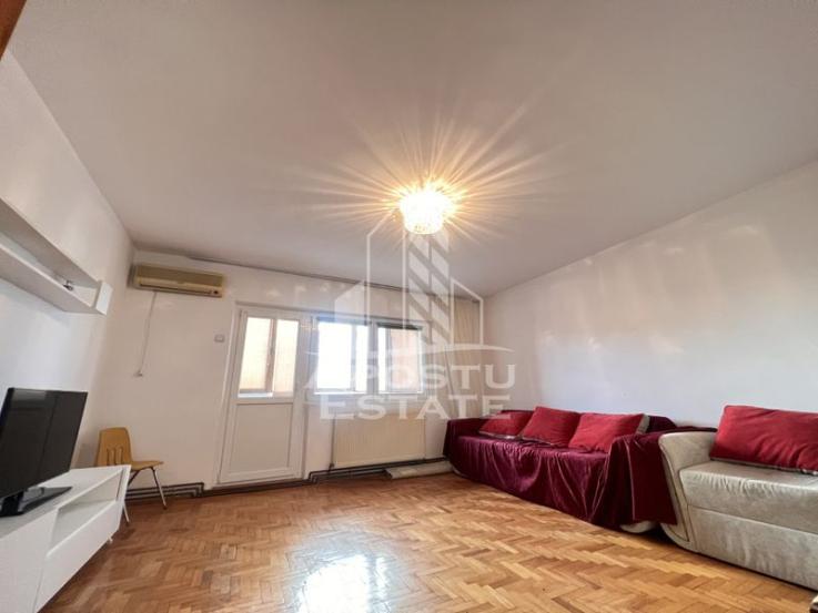 Apartament cu 3 camere, centrala proprie, zona Bucovina