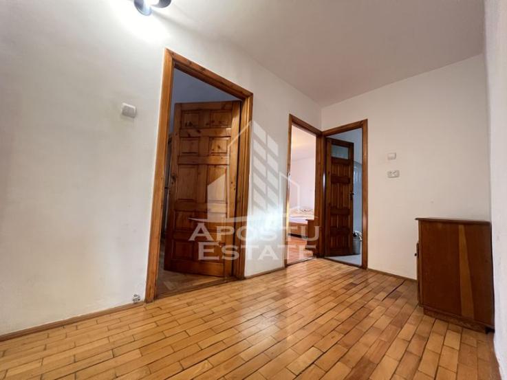 Apartament cu 3 camere, centrala proprie, zona Bucovina