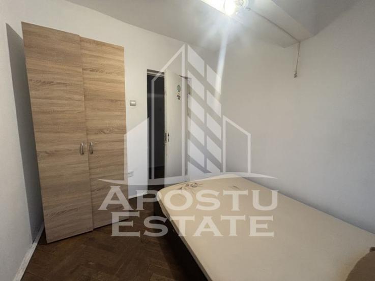 Apartament cu 3 camere si două băi in zona Sagului, decomandat