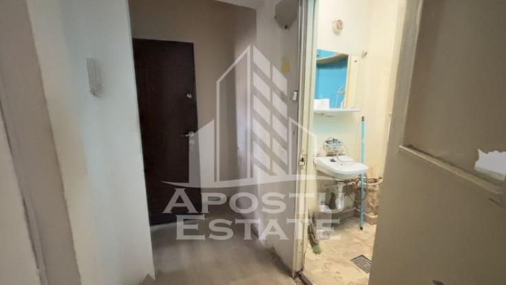 Apartament cu 2 camere, etaj intermediar, zona Sagului