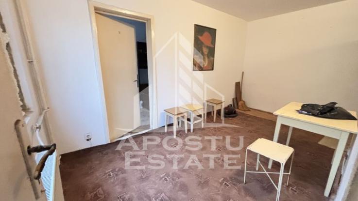 Apartament cu 2 camere, etaj intermediar, zona Sagului