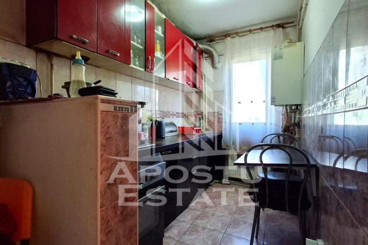 Apartament 2 camere,semidecomandat,zona Romanilor