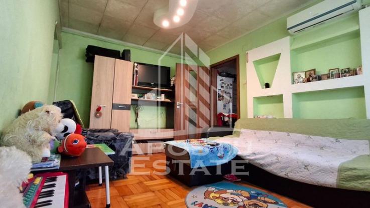 Apartament 2 camere,semidecomandat,zona Romanilor