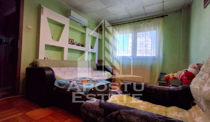 Apartament 2 camere,semidecomandat,zona Romanilor