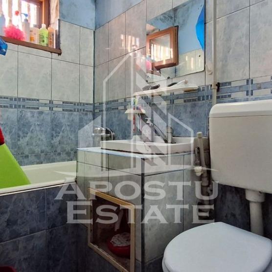 Apartament 2 camere,semidecomandat,zona Romanilor