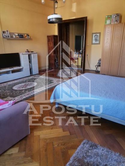 Apartament cu 2 camere, centrala proprie, etajul 1, zona Iosefin