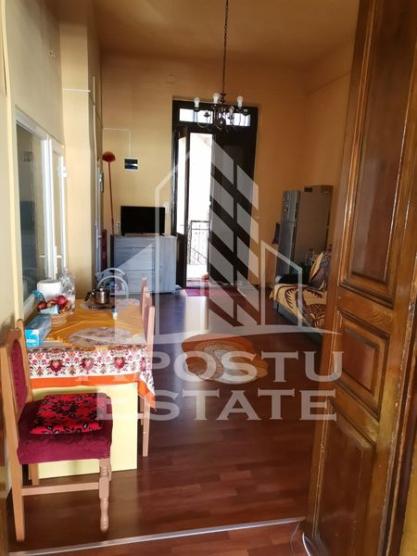 Apartament cu 2 camere, centrala proprie, etajul 1, zona Iosefin