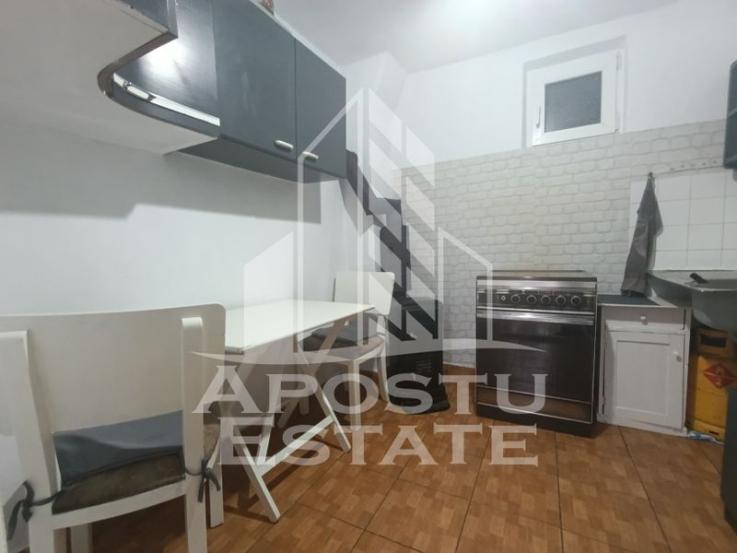 Casa 2 camere, avelopata, gradina proprie, garaj, zona Dambovita