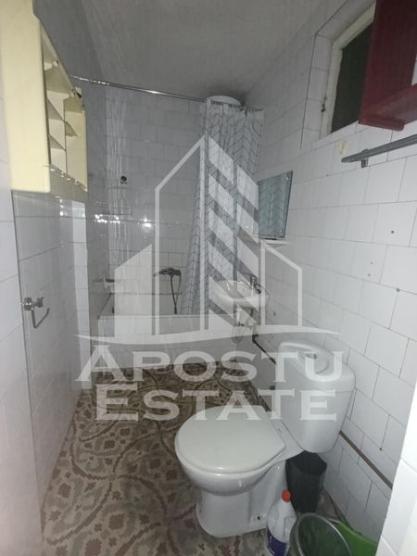 Casa 2 camere, avelopata, gradina proprie, garaj, zona Dambovita