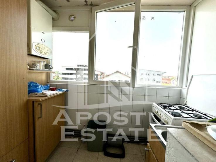 Apartament cu 3 camere, centrala proprie, zona Soarelui