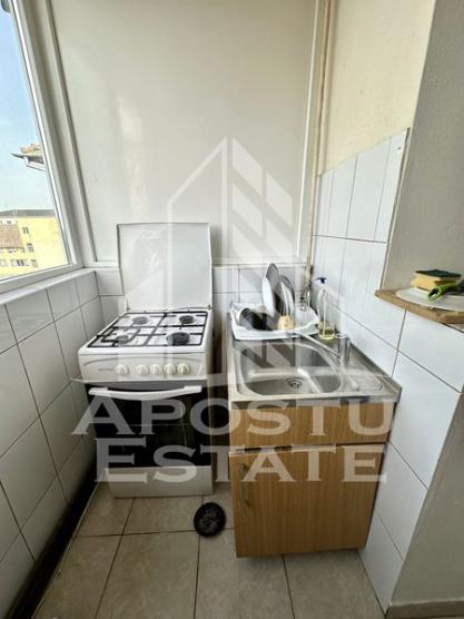 Apartament cu 3 camere, centrala proprie, zona Soarelui