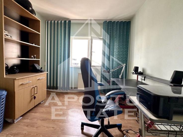 Apartament cu 3 camere, centrala proprie, zona Soarelui