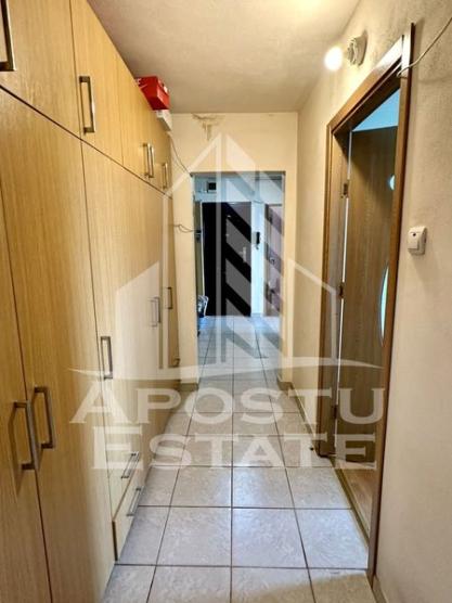 Apartament cu 3 camere, centrala proprie, zona Soarelui