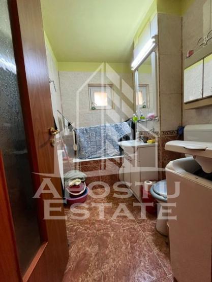 Apartament cu 2 camere, cu garaj si boxa,situat in zona Dambovita