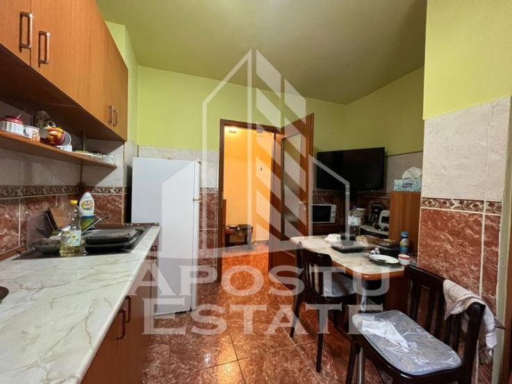 Apartament cu 2 camere, cu garaj si boxa,situat in zona Dambovita