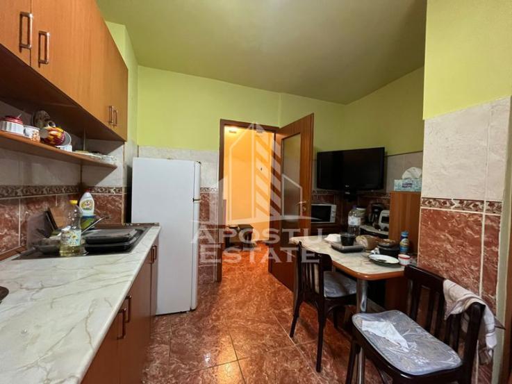 Apartament cu 2 camere, cu garaj si boxa,situat in zona Dambovita