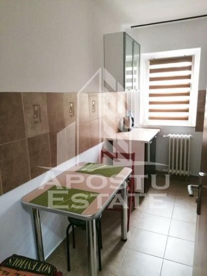 Apartament cu 1 camera, decomandat, etajul 2, Zona  Girocului