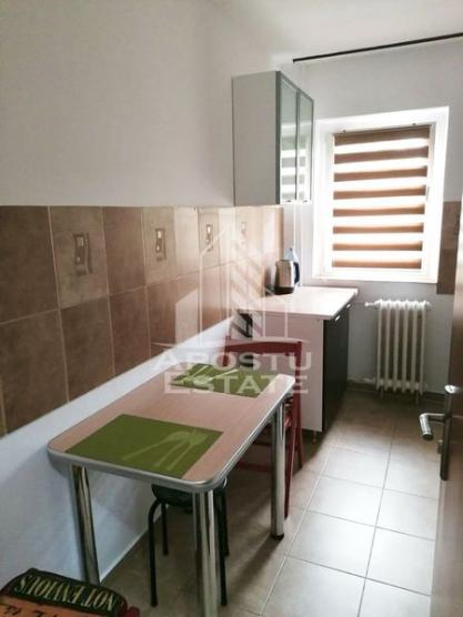 Apartament cu 1 camera, decomandat, etajul 2, Zona  Girocului