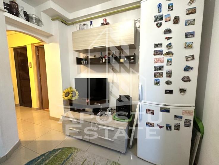 Apartament cu 2 camere, centrala proprie, etajul 3, zona Soarelui