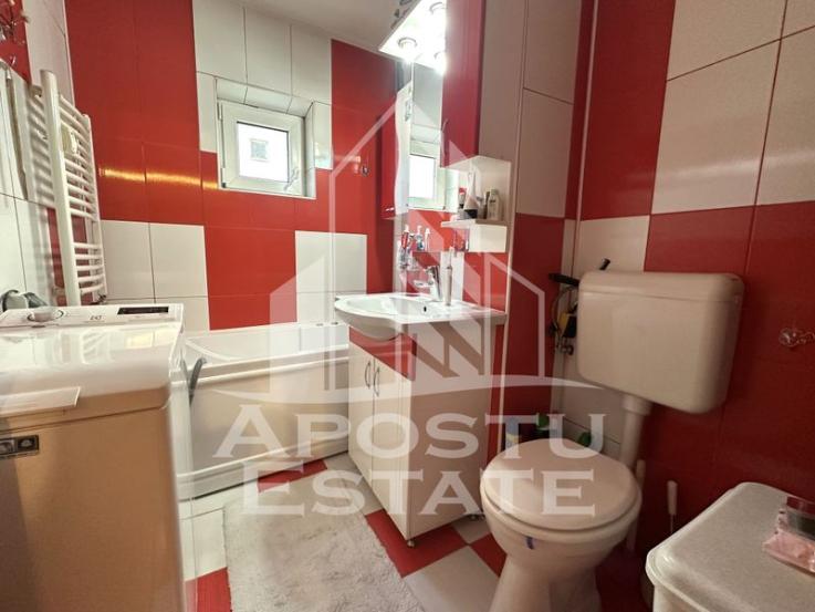 Apartament cu 2 camere, centrala proprie, etajul 3, zona Soarelui