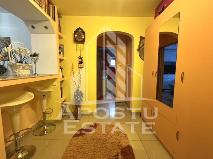 Apartament cu 2 camere, centrala proprie, etajul 3, zona Soarelui