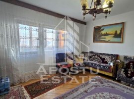 Apartament cu 2 camere, etaj 3, centrala proprie, zona Lipovei