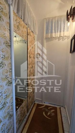 Apartament cu 2 camere, etaj 3, centrala proprie, zona Lipovei